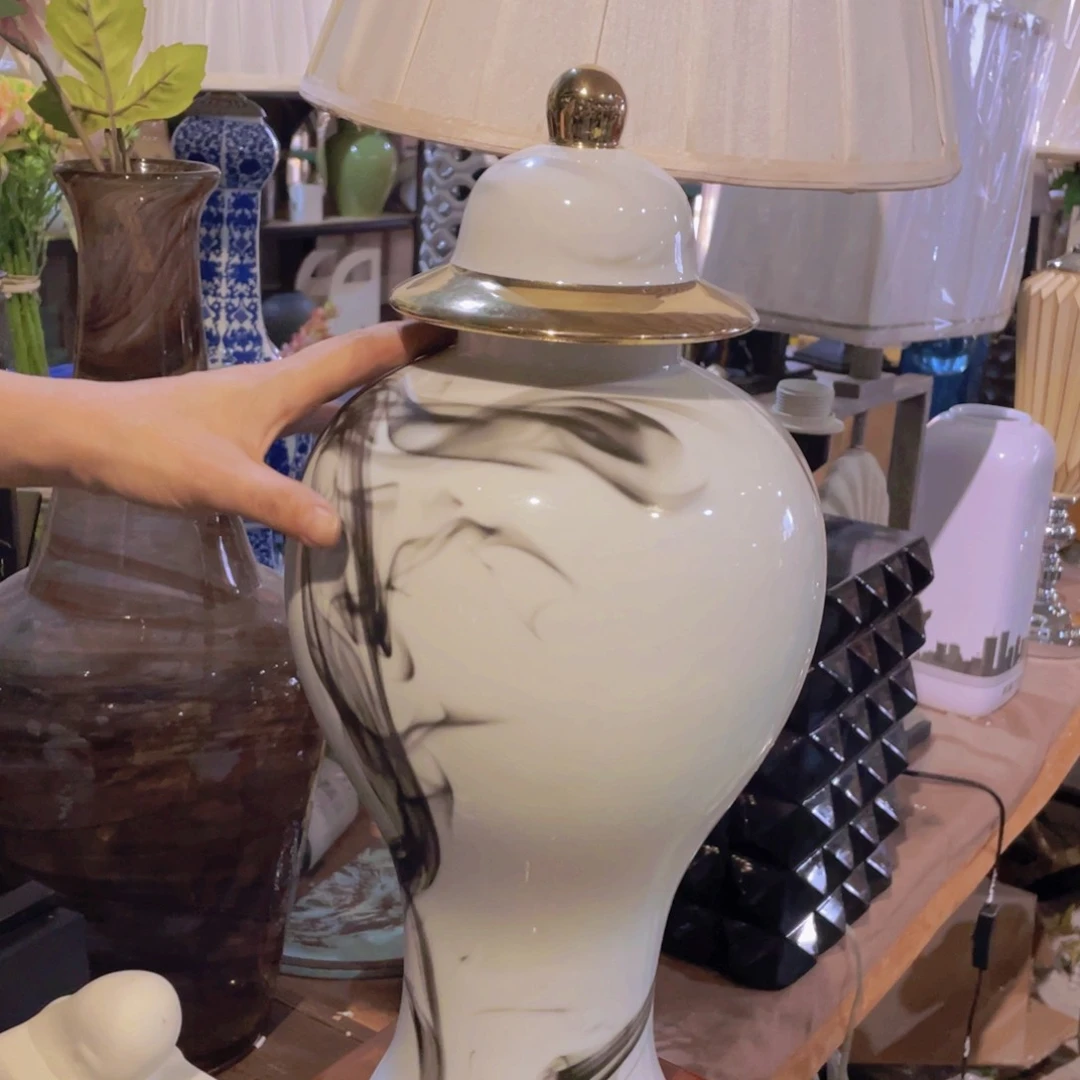 陶瓷花瓶，部分微瑕