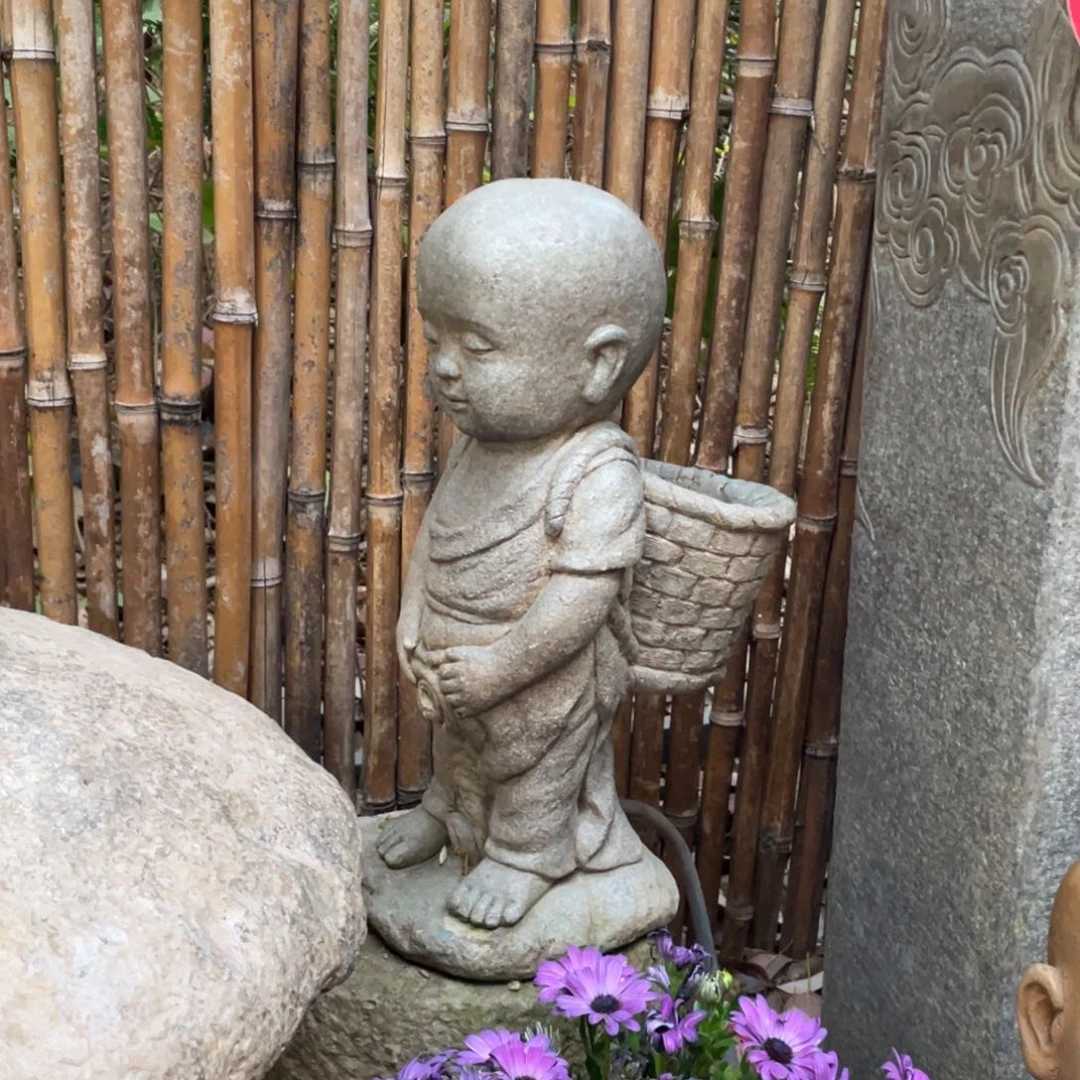 人造石流水沙弥摆件