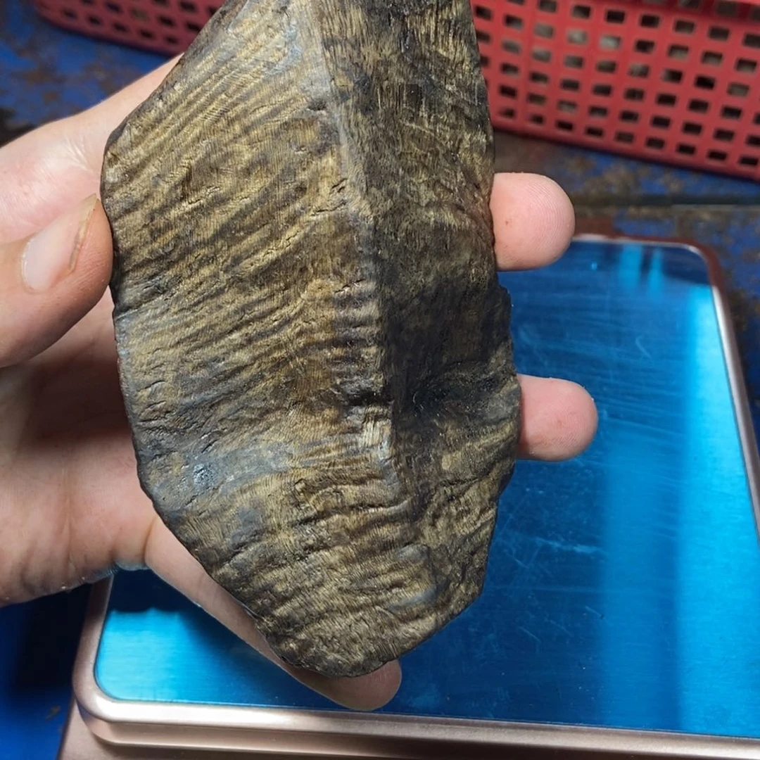 手把件沉香打磨手把件