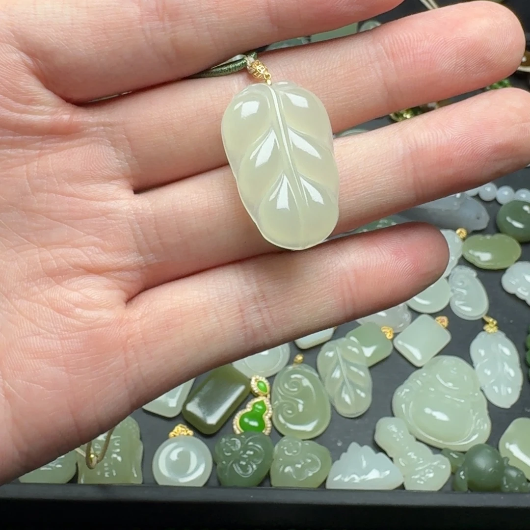 钱***钱和田玉未镶嵌颈饰