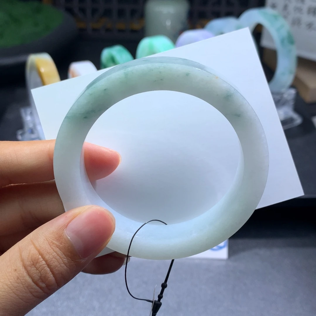 未镶嵌翡翠手镯定制翡翠