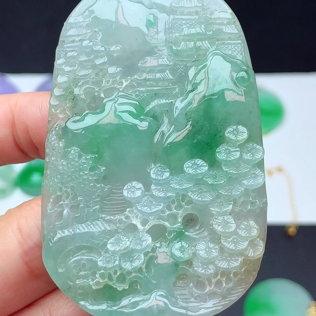 颈饰18K金镶嵌翡翠