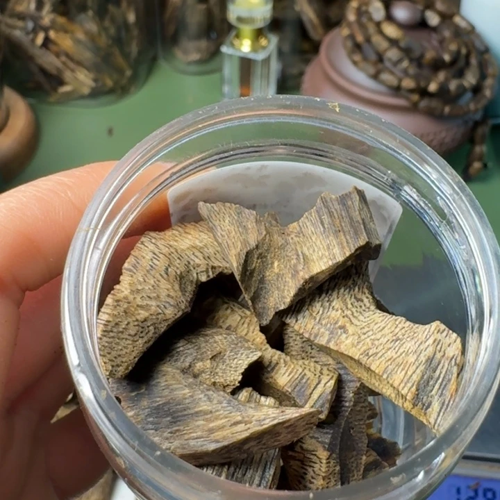 沉香手把件海南张勺子牛肉干块料20克