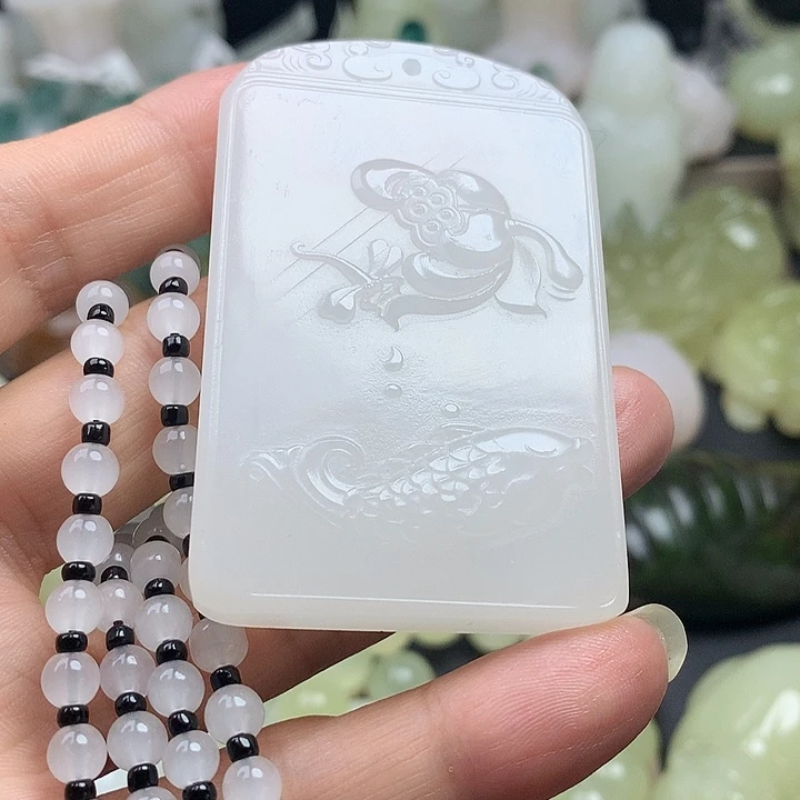 颈饰未镶嵌石英岩玉