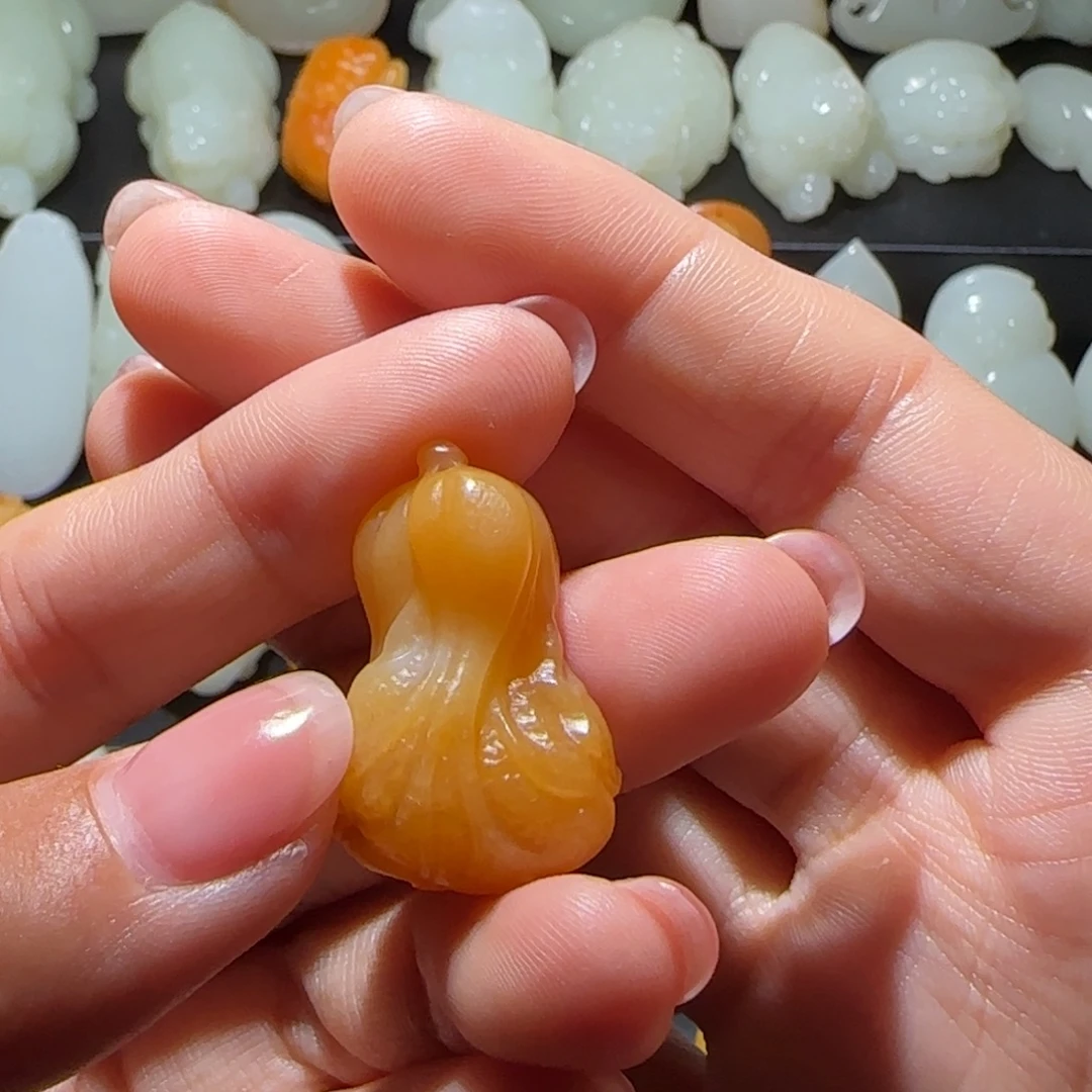 认***识和田玉未镶嵌颈饰