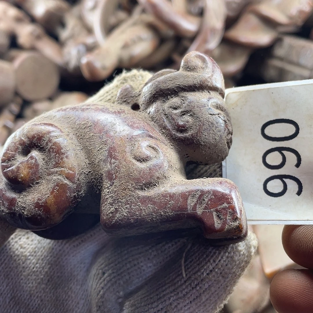 和田玉（糖玉）未镶嵌挂件