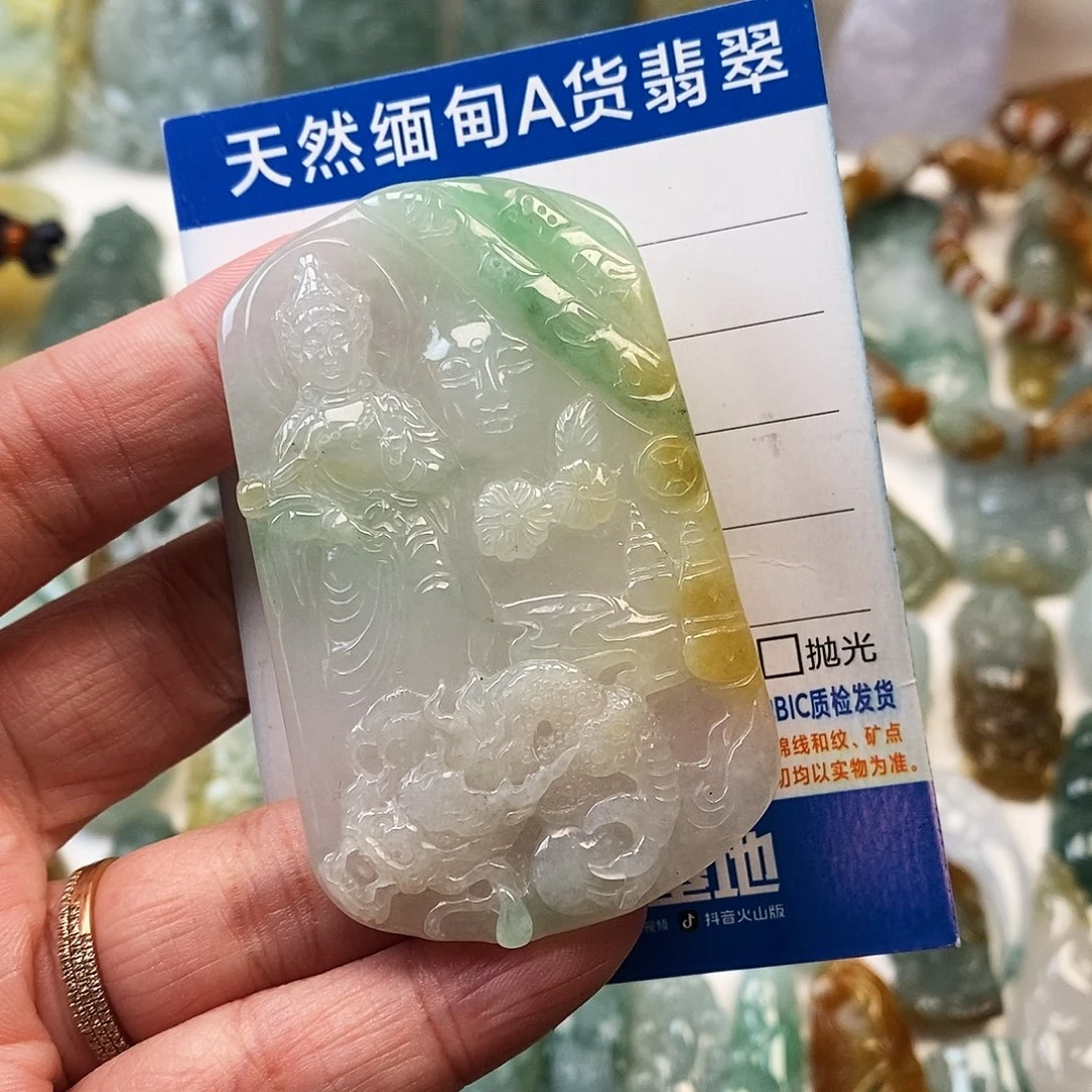 翡翠未镶嵌颈饰御龙观音