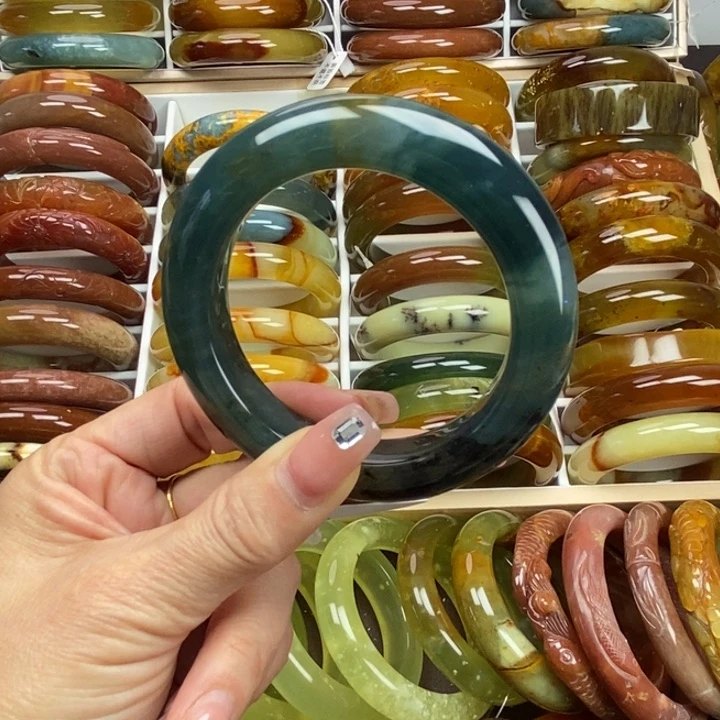 蛇纹石玉手镯未镶嵌56