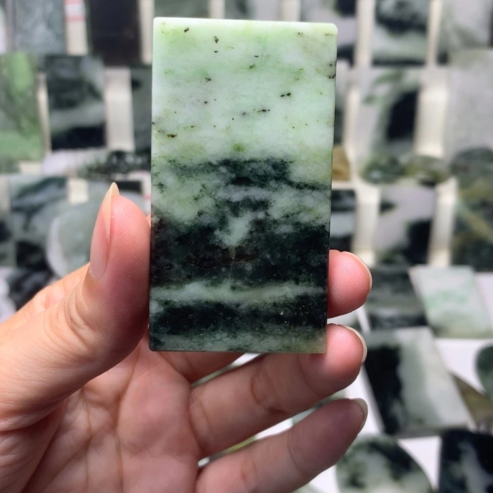 独山玉未镶嵌颈饰