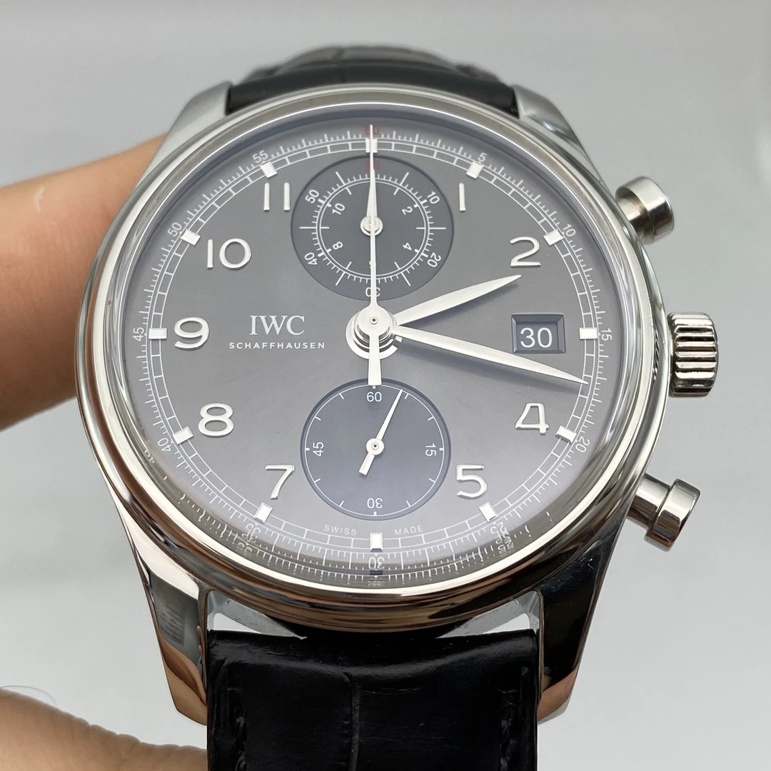 95新 IWC/万国 万国 葡萄牙计时  68小时动储飞返/逆跳 表径：42mm