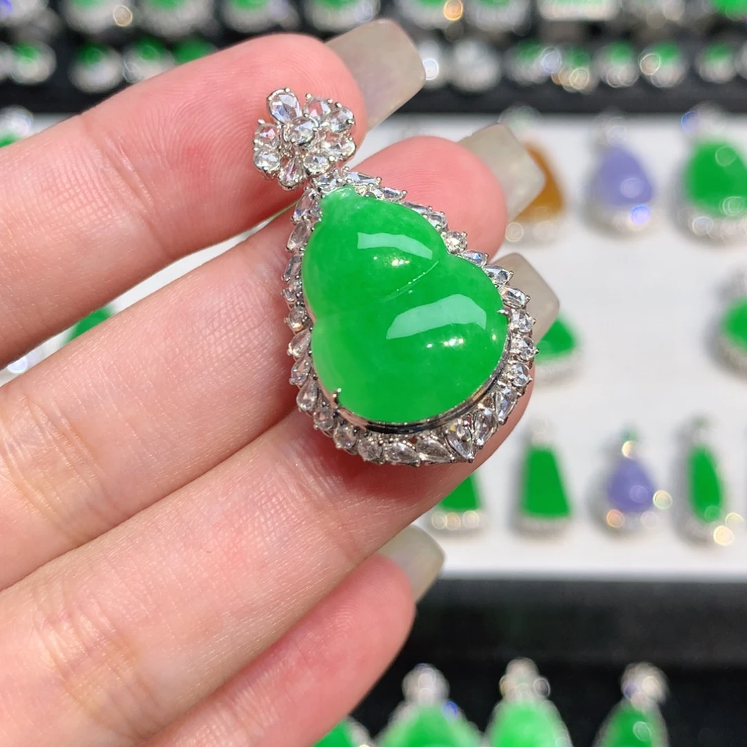 创***司翡翠18K金镶嵌颈饰吊坠