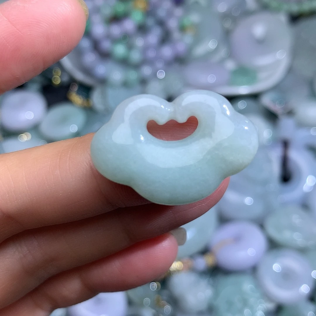 翡翠未镶嵌颈饰469。