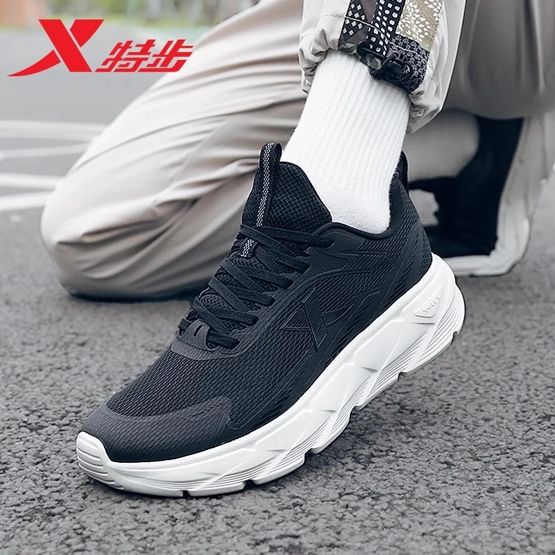 特步男鞋騛羽科技秋冬2025新款跑步鞋黑色鞋子轻便透气运动鞋男款