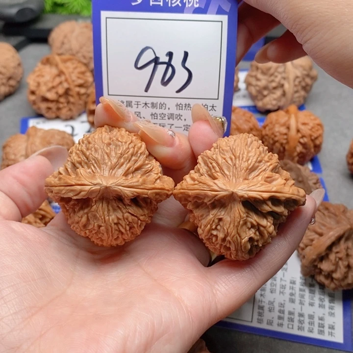 把件桃核花****?44全南疆石983号牌