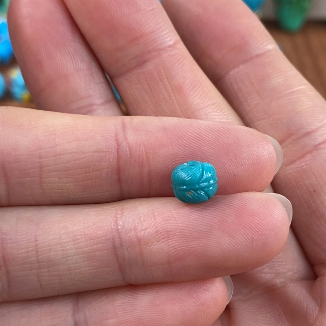 绿松石未镶嵌。羽毛