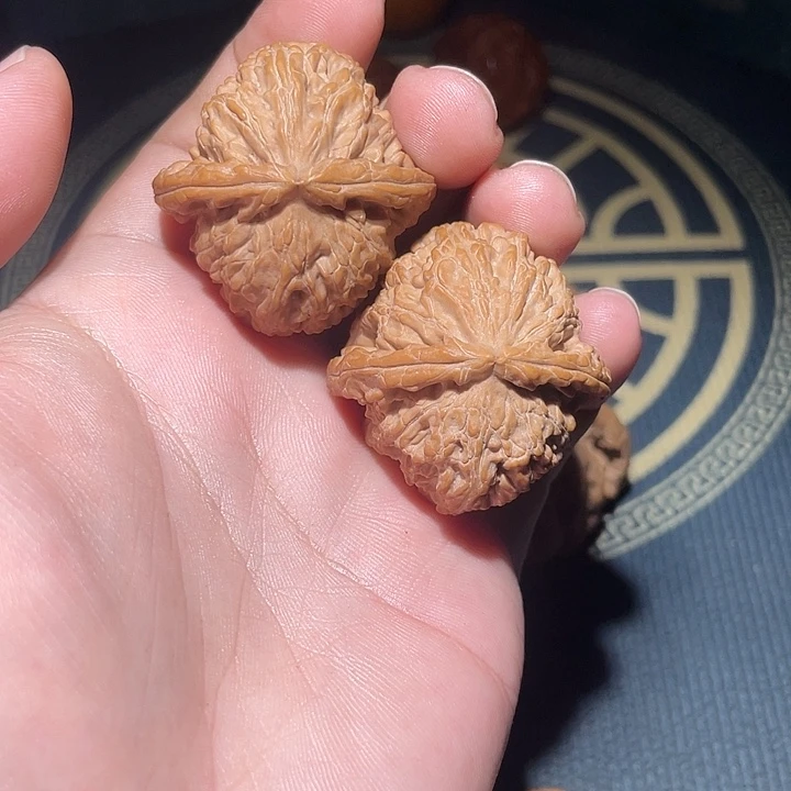 麒***子文玩核桃吊坠38尺寸白狮子