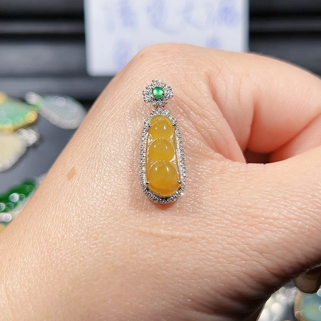 翡翠吊坠(不含链)18K金镶嵌?****果