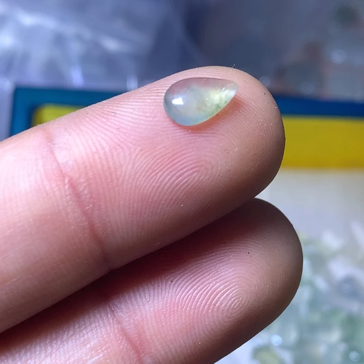 翡翠未镶嵌颈饰戒面水滴