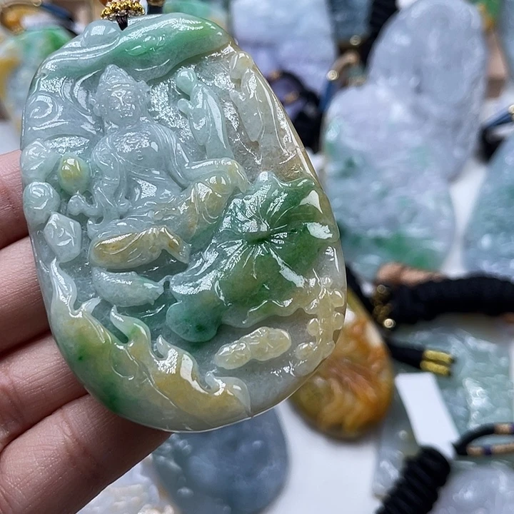 醉***风颈饰未镶嵌翡翠天然