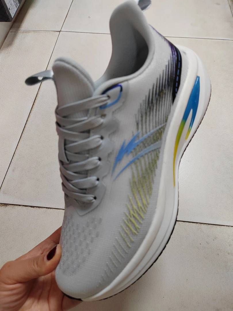 易弯折减震轻便跑鞋跑步鞋百搭透气网球鞋男士时尚男