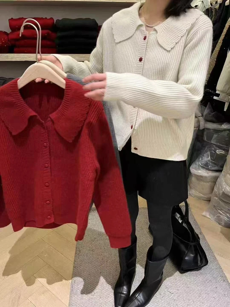 浅爱娃娃领毛衣开衫