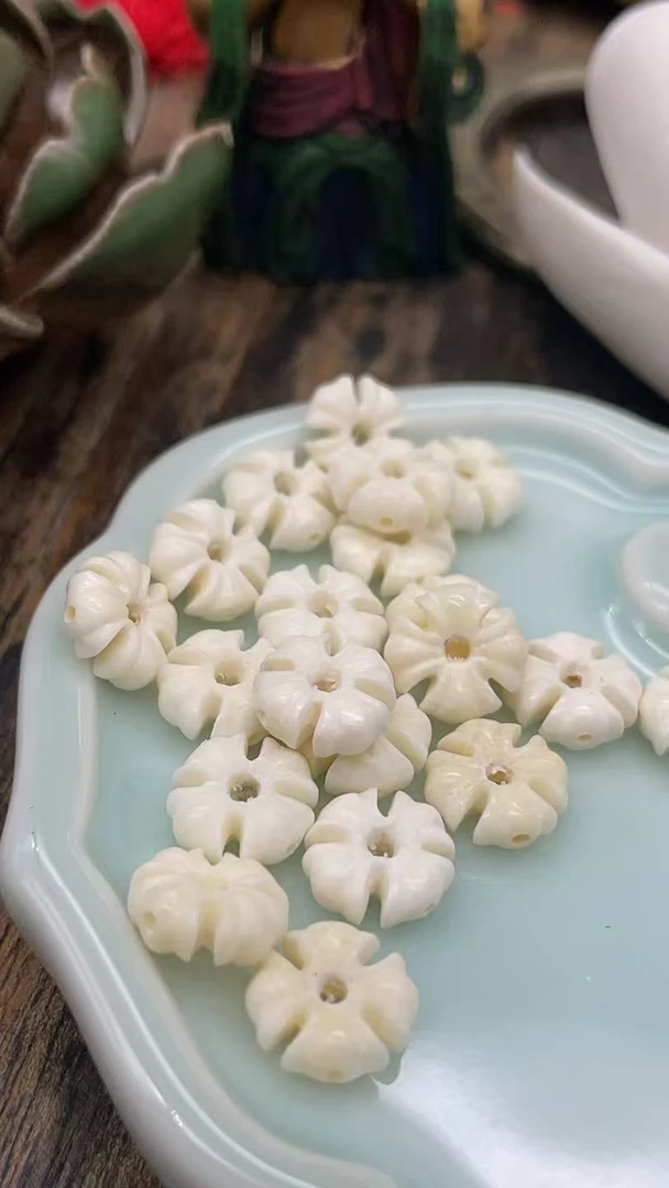 81068精品猛犸象牙10*4左右克罗心高奢文玩手串配珠配饰（发其一）