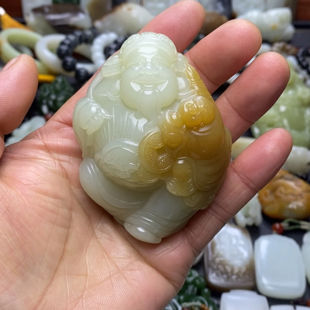 毛***仰和田玉未镶嵌颈饰