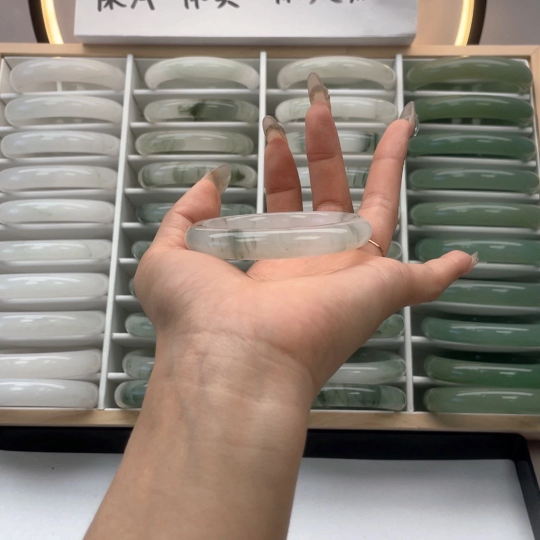 石英质玉（非洲翠）未镶嵌手镯0501