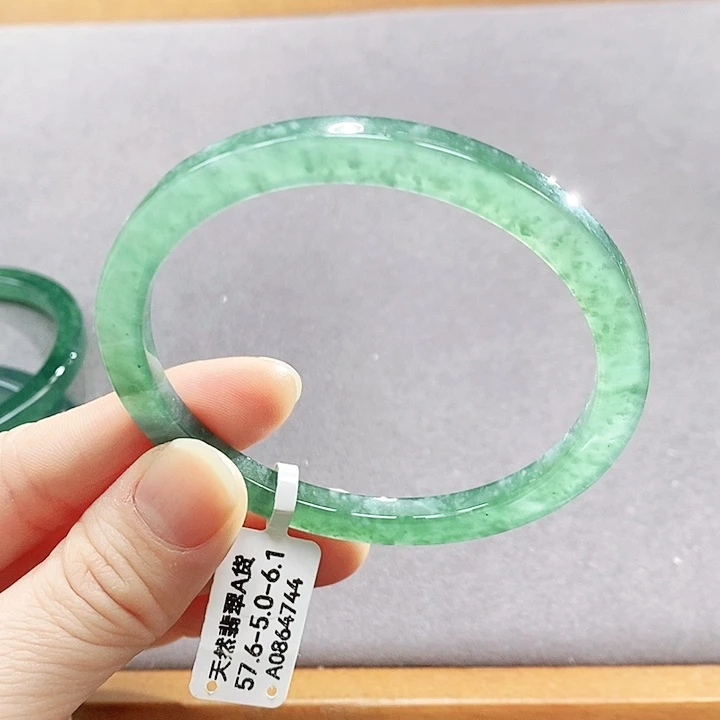 翡翠未镶嵌手镯（圆镯）