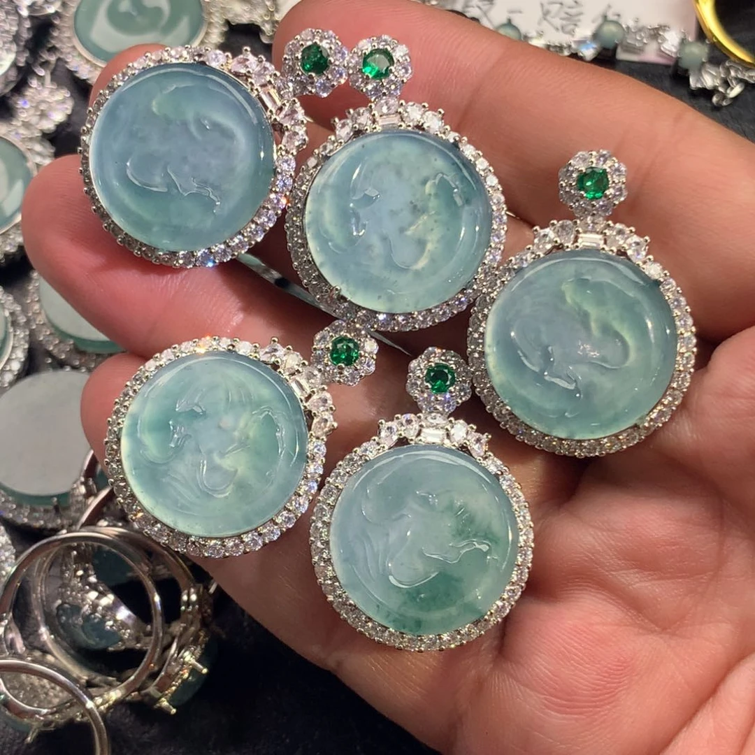 翡翠颈饰未镶嵌与你相伴