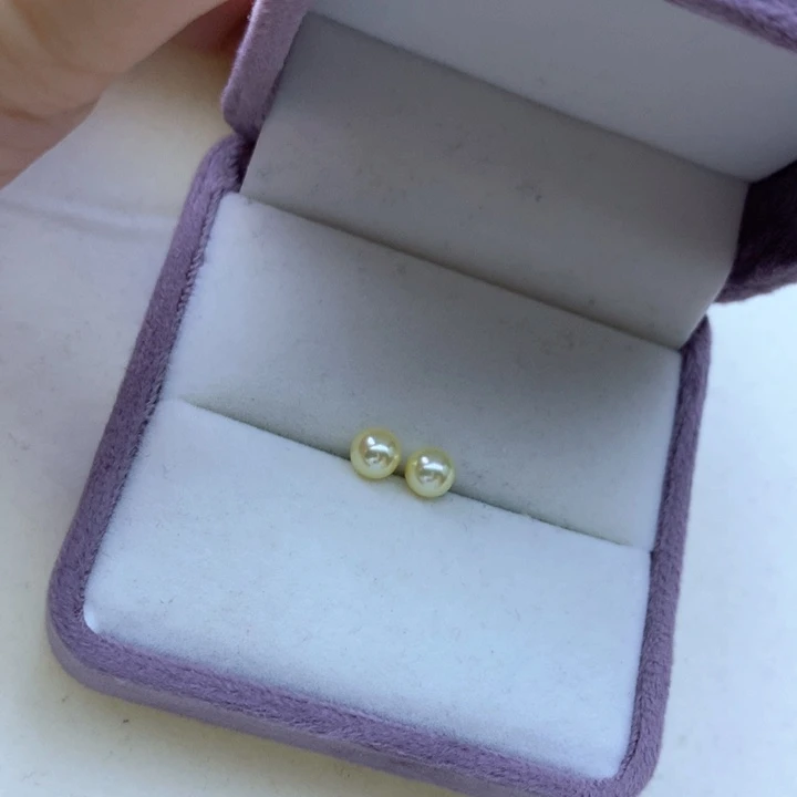 18K金镶嵌海水珍珠耳饰