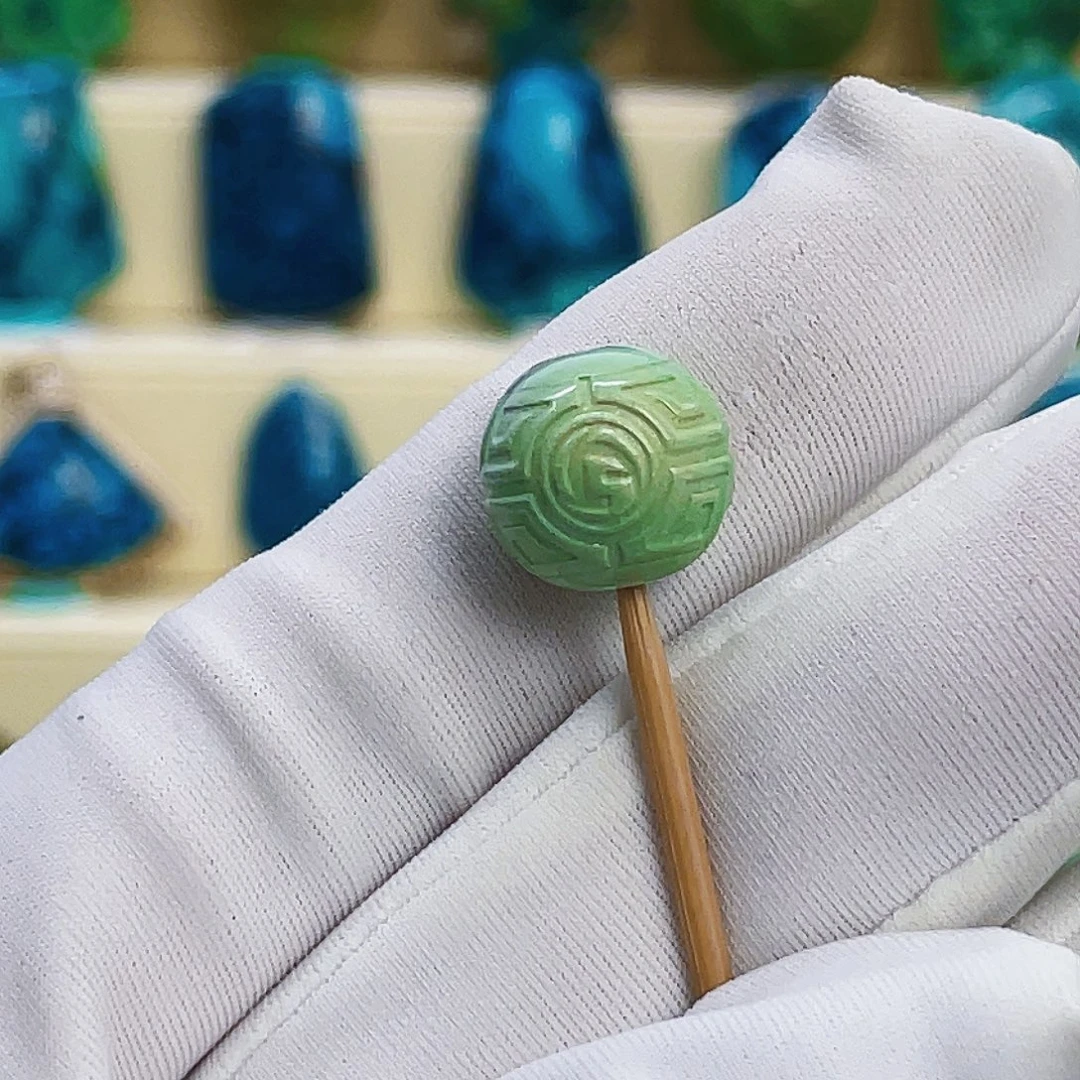 绿松石未镶嵌颈饰