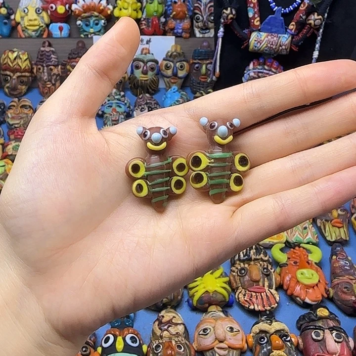 琉璃非金属玻璃颈饰咖色蝴蝶一对儿