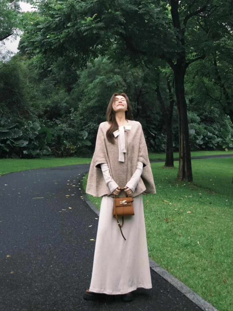 新款氛围感复古气质斗篷大衣宽松小香风外套针织连衣裙直筒裤套装