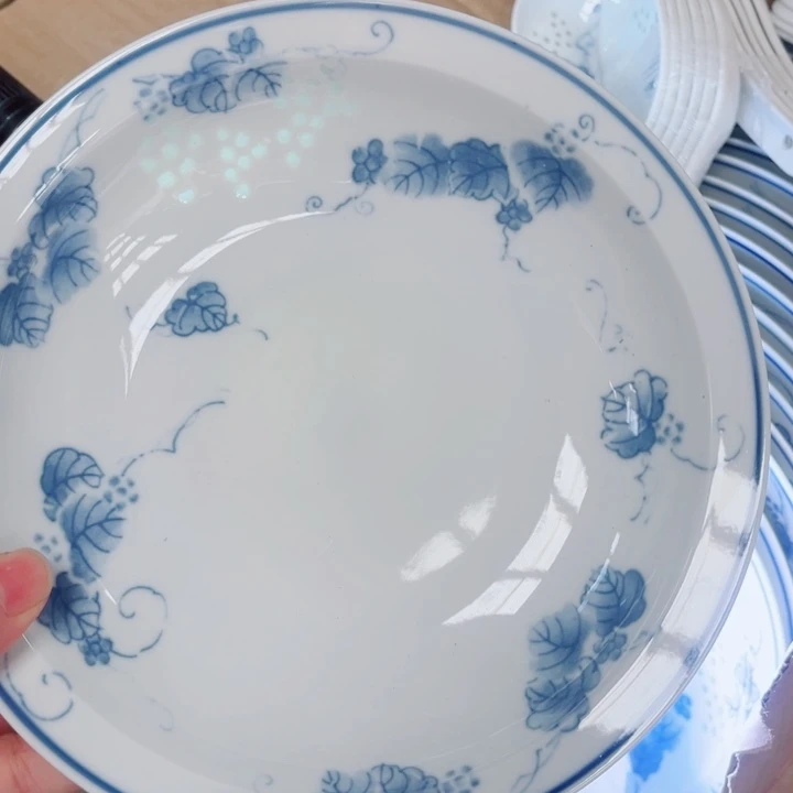 青花玲珑8寸窝盘葡萄