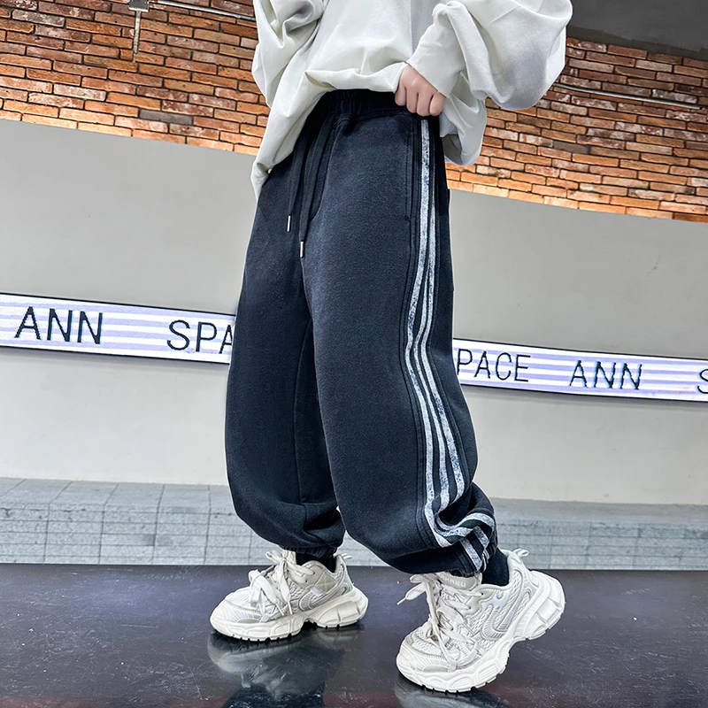 男童复古运动裤春秋款2025新款潮儿童黑色裤子炸街男孩休闲裤痞帅