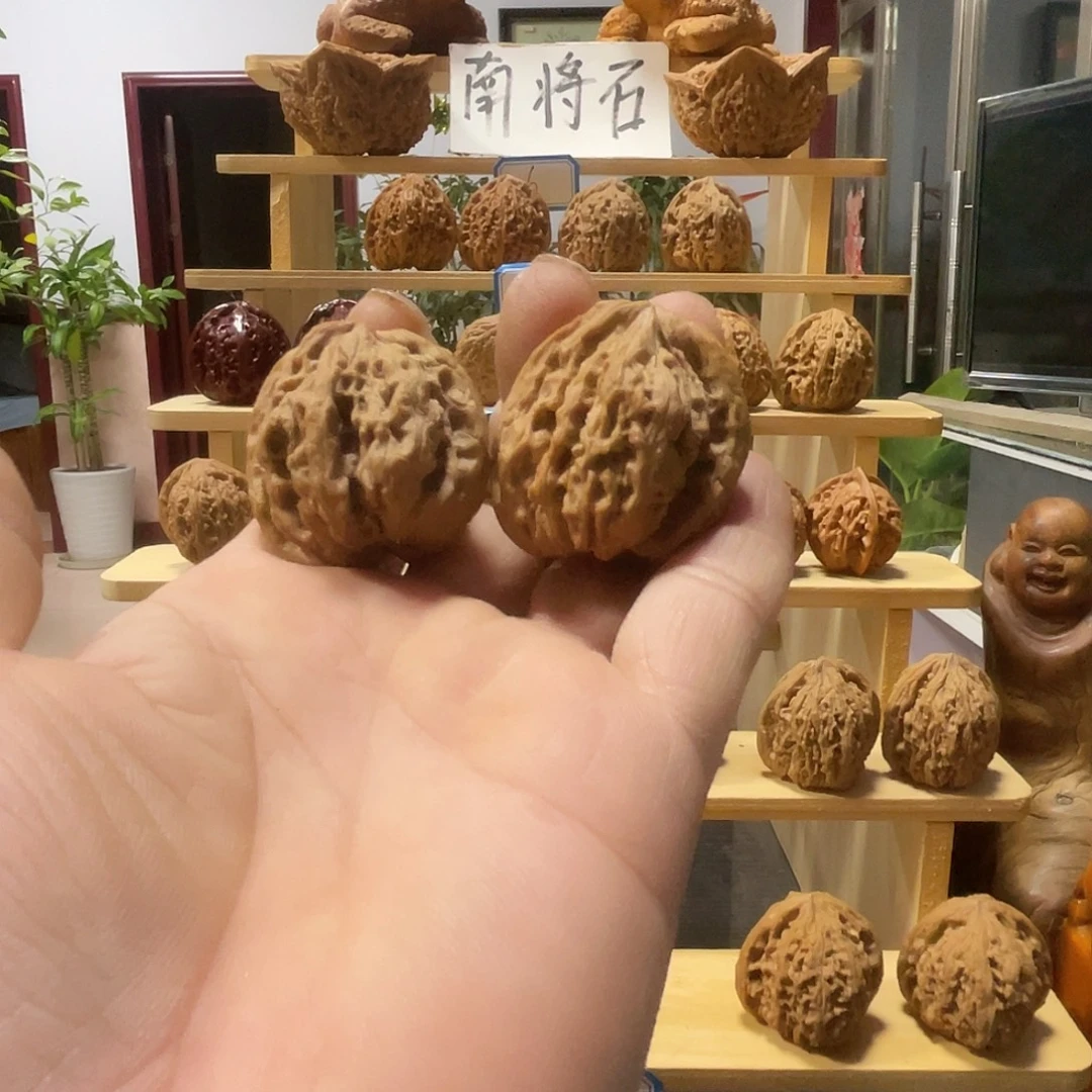 J***桃核吊坠文玩核桃南将石犀牛