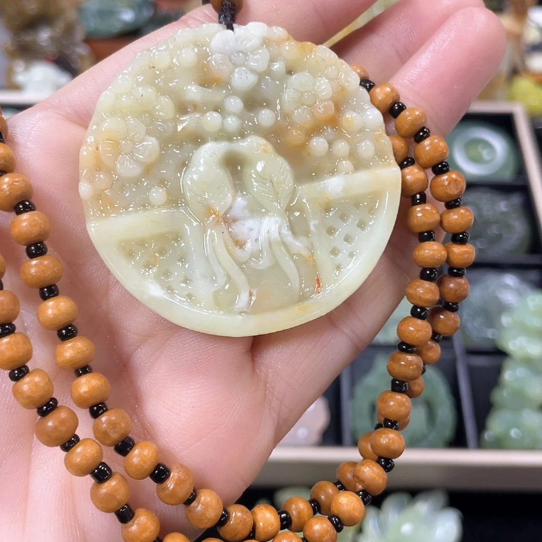 蛇纹石玉颈饰未镶嵌