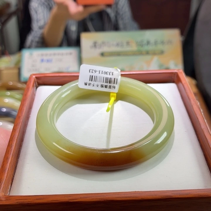 未镶嵌手镯和田玉39。 53