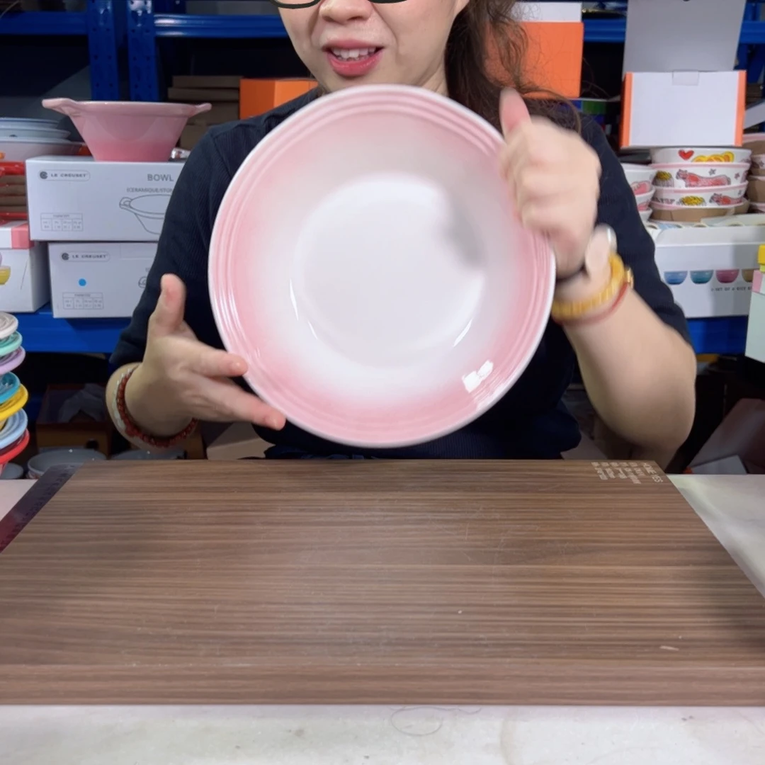 陶瓷粉白色斗笠盘