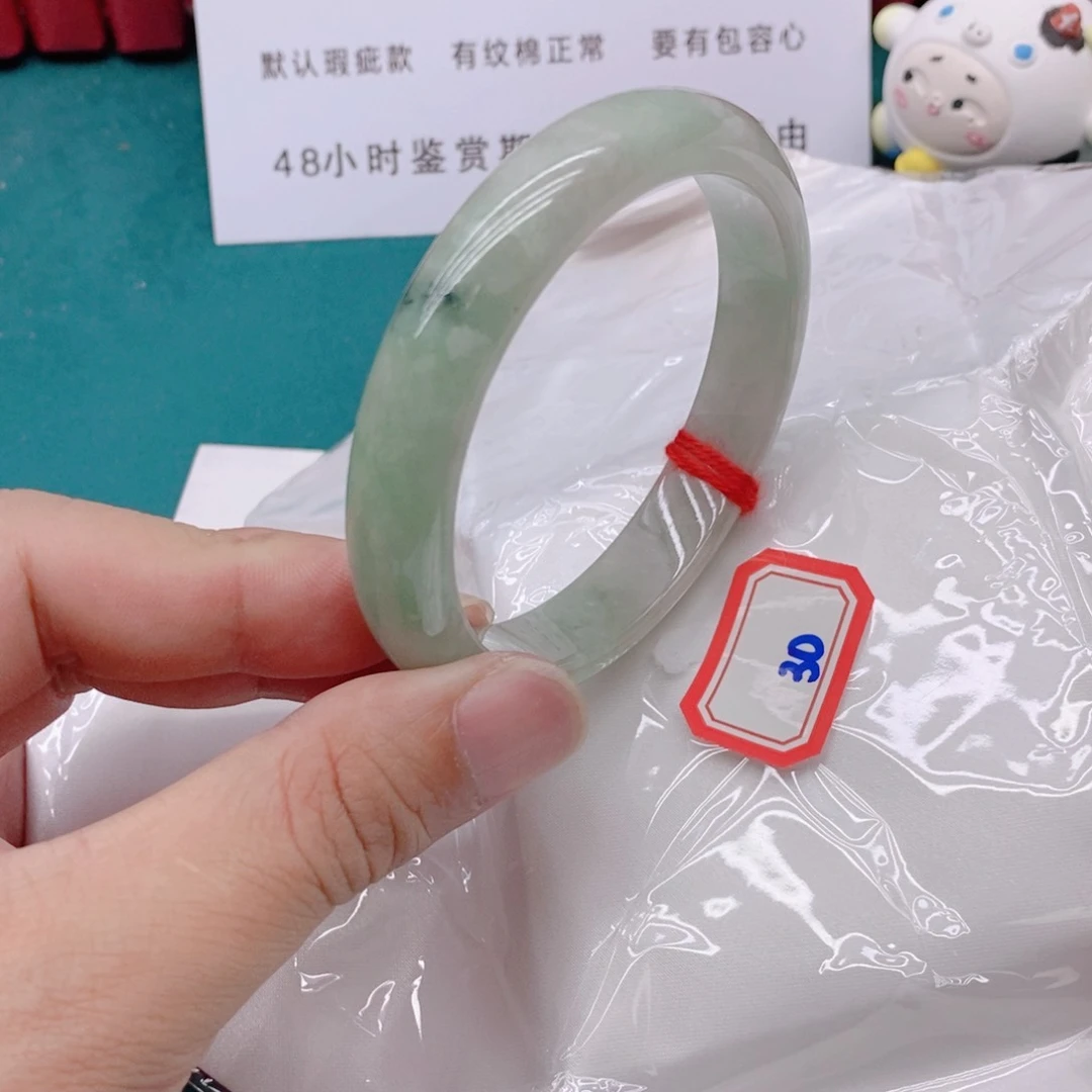 翡翠手镯未镶嵌300000/60