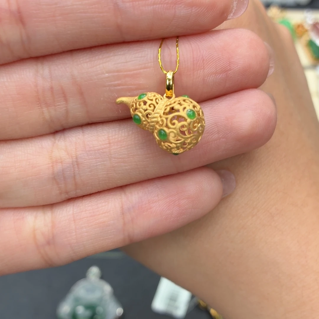 翡翠18K金镶嵌颈饰