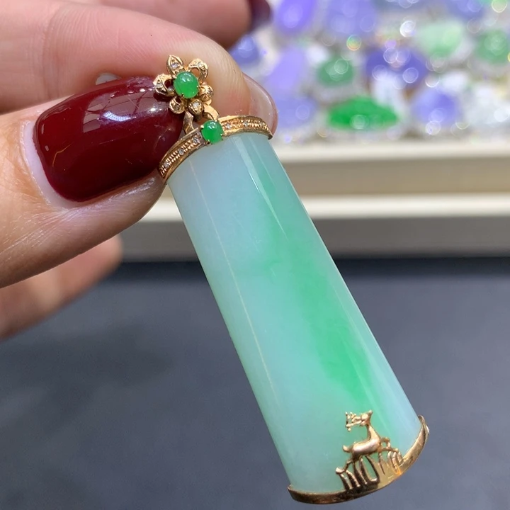 翡翠颈饰18K金镶嵌翡翠吊坠