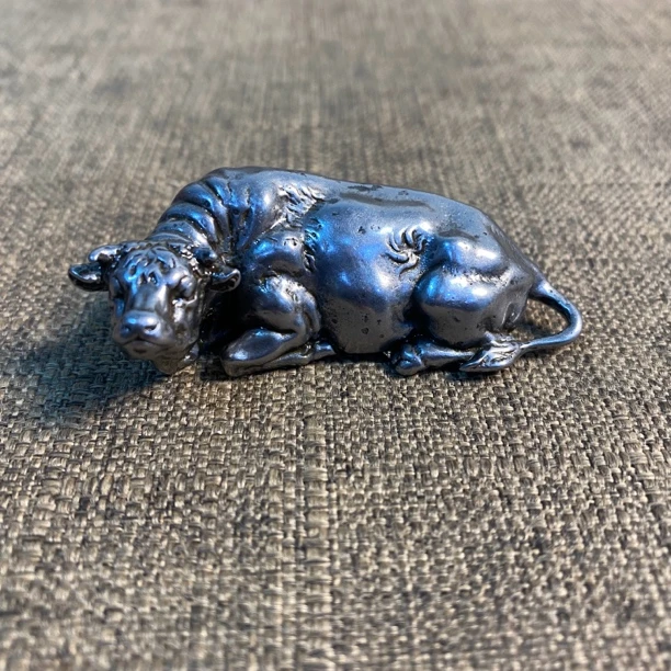 天铁陨铁实心卧牛小摆件