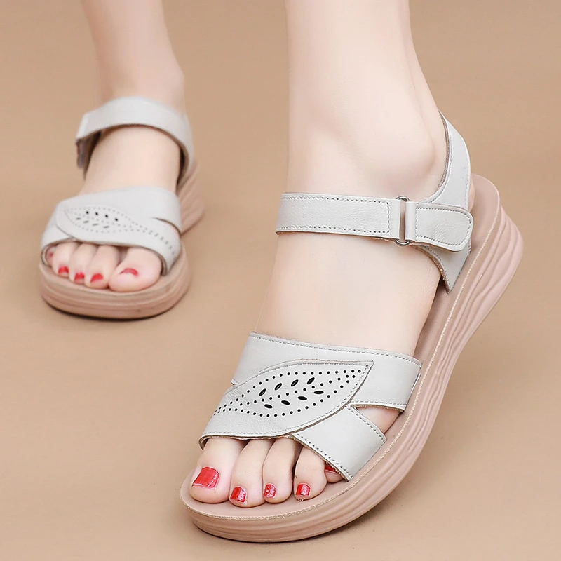 真皮妈妈凉鞋夏季新款软底防滑闰月鞋中年人妇女中老年人老人女鞋