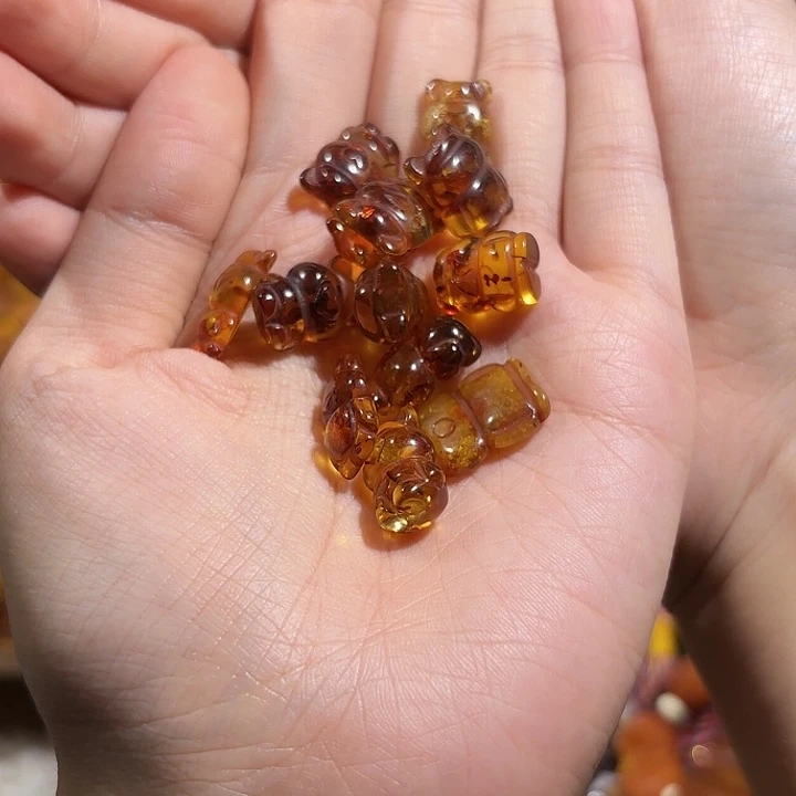 琥珀未镶嵌颈饰琥珀花珀小熊