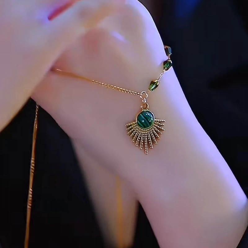 新款复古孔雀形流苏欧美轻奢感时尚风格