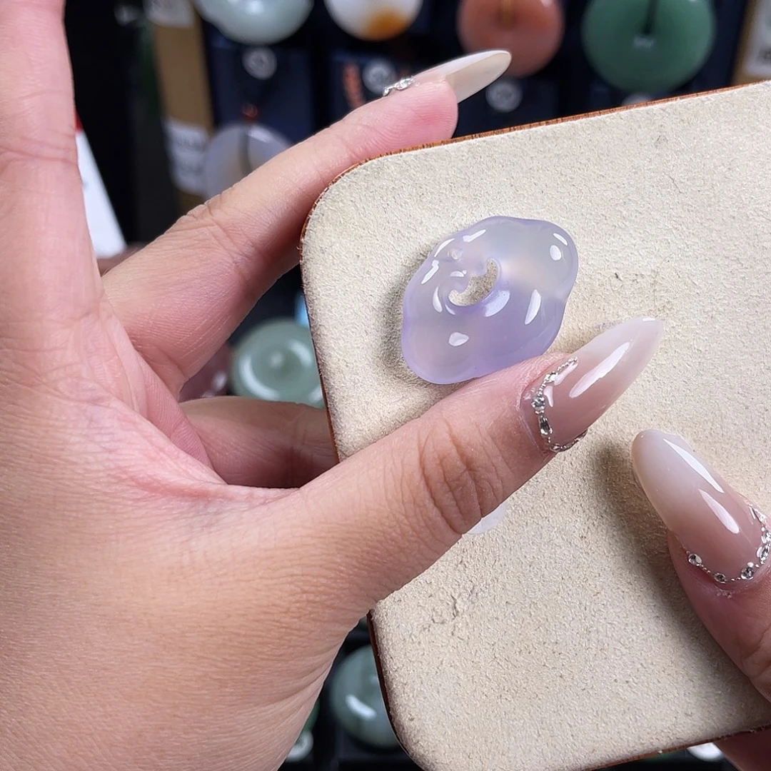 颈饰未镶嵌石英质玉?***?