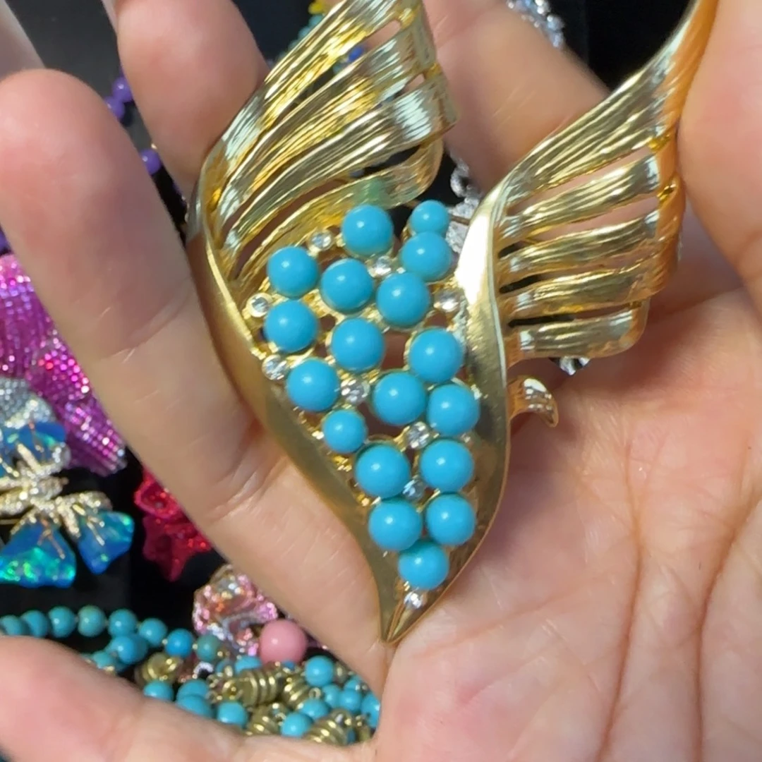 嫣***然羽毛纯铜胸针也是我的