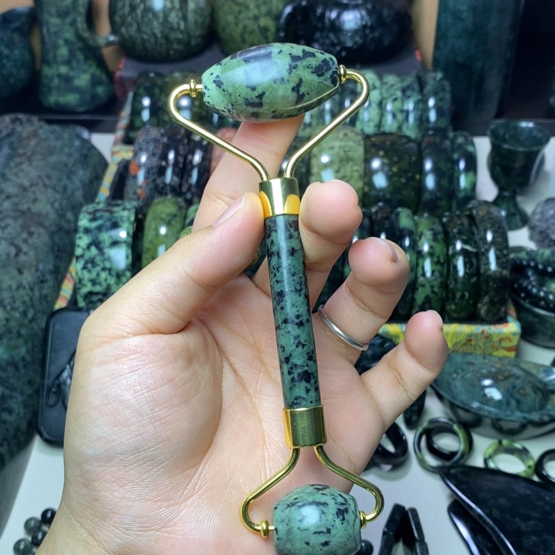 蛇纹石玉未镶嵌吊坠
